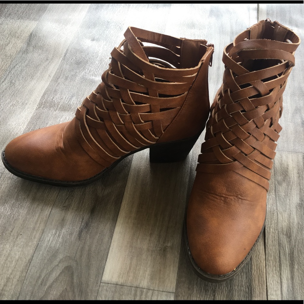 Rue21 size 7/8 medium shoe